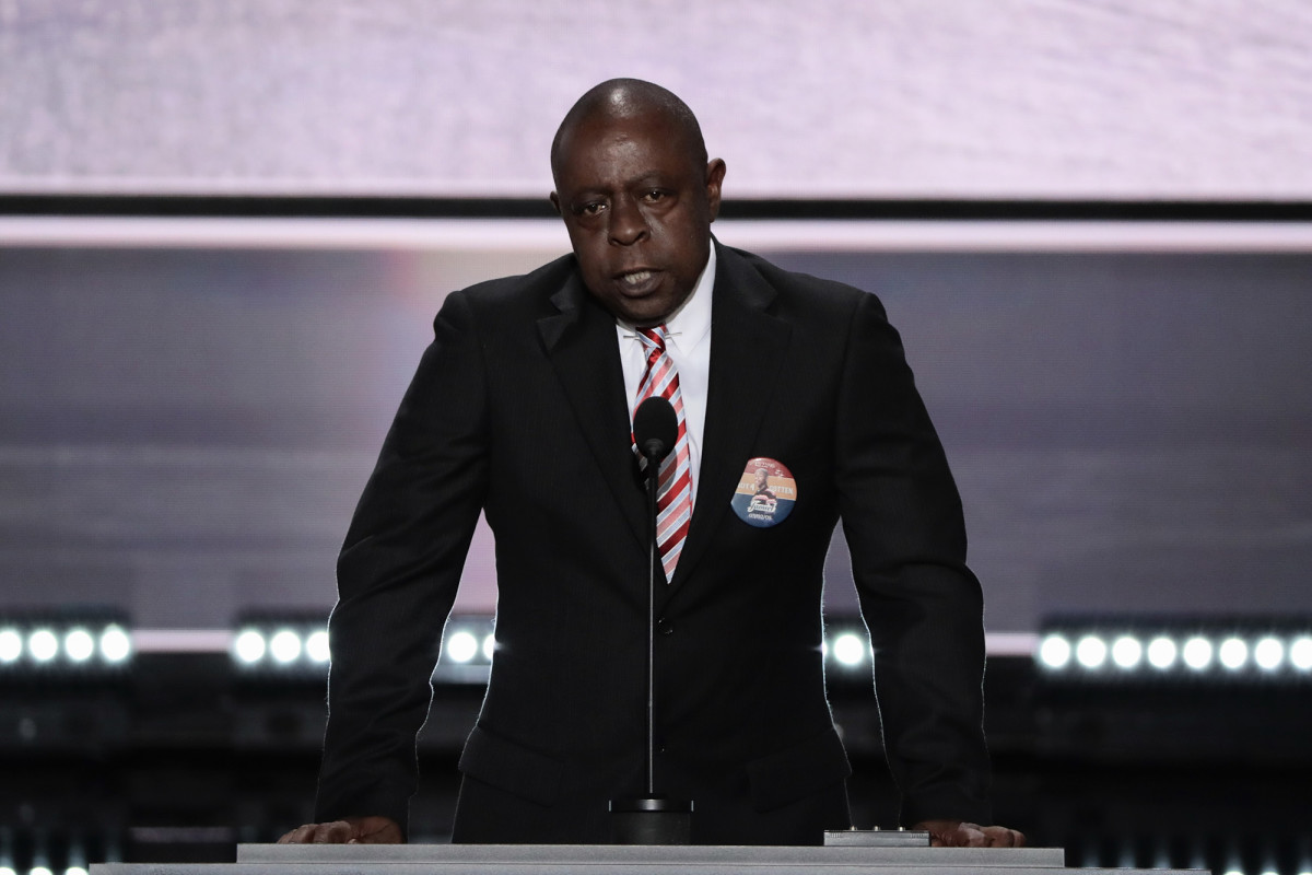 jamiel-shaw-speaking.jpg